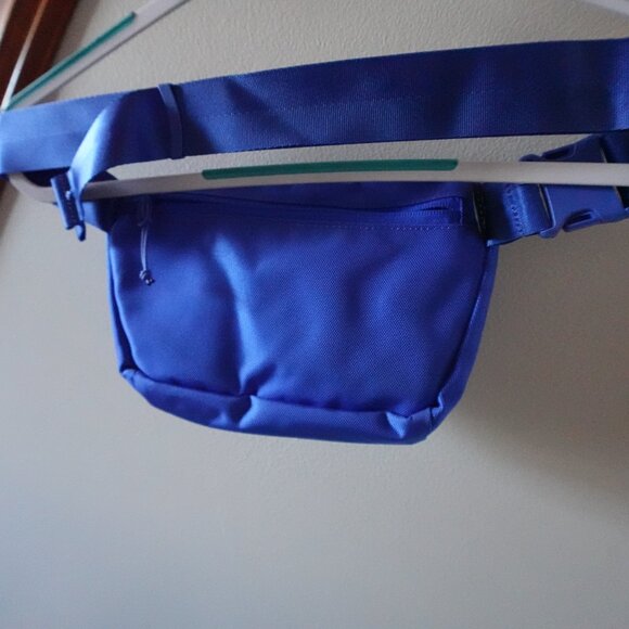 Baboon to the Moon Full Size Fanny Pack 3L Womens Crossbody Belt Bag Blue - Picture 8 of 9